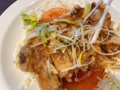甘酢タレが味の決め手！バーミヤンで「油淋鶏（ユーリンチー）」を満喫♪「レタスチャーハン」との組み合わせで幸せなひととき｜グルメニュース 