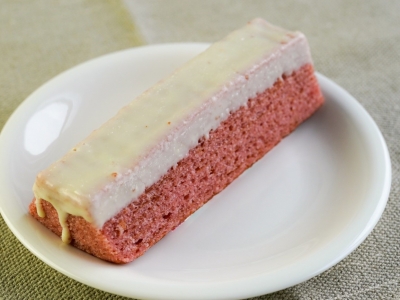 おしゃれで美味しい！無印良品「不揃いバウム ホワイトチョコがけいちご」甘酸っぱさと濃厚さの組み合わせが最高！｜おかし好きライター