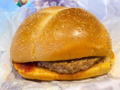 アメコミ風CMに誘われて！マクドナルドの新作「N.Y. バーベキュー 肉厚ビーフ＆チーズ」を食べてみた｜グルメニュース 