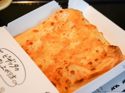 チーズ好きにはたまらない！ミスタードーナツ「ピザッタ クワトロチーズ」モチモチ生地に風味豊かな4種の本格チーズがたっぷり！｜グルメニュース 