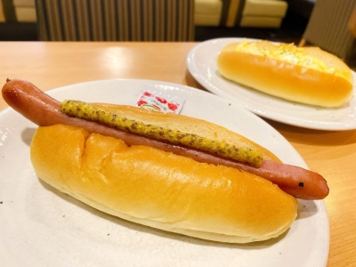 ガストの新作・ワンコインモーニング！「コッペパン ホットドッグ」と「コッペパン たまごサラダ」を実食！