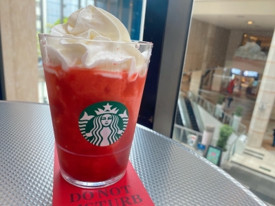 真っ赤な誘惑！ スターバックスの「THE 苺 フラペチーノ」で体験する&quot;いちごを超えたいちごの世界&quot;