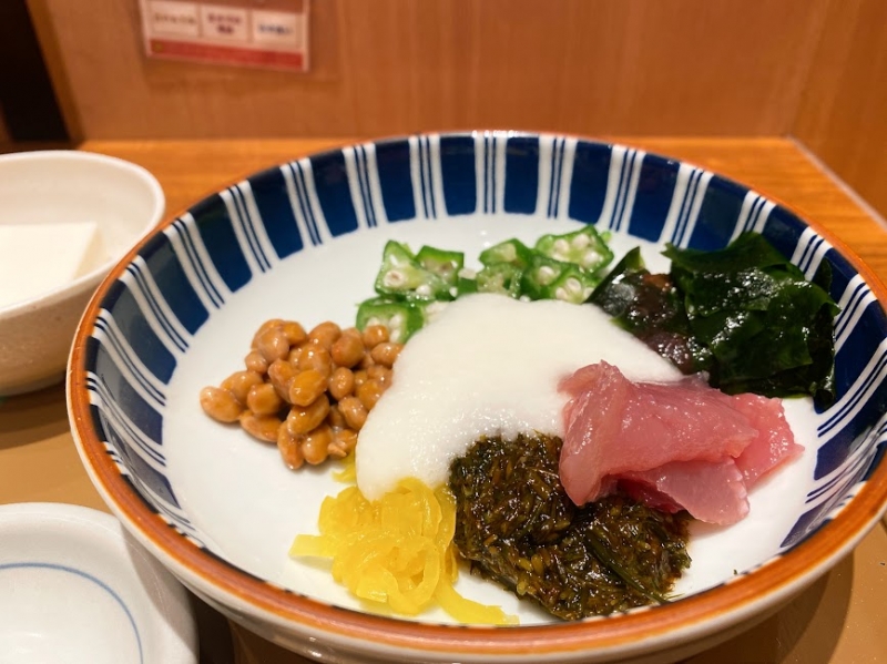 話題のスーパーフード・アカモクがやよい軒に登場！ ねばねば食材が彩る栄養満点「アカモクねばとろ定食」｜グルメニュース 