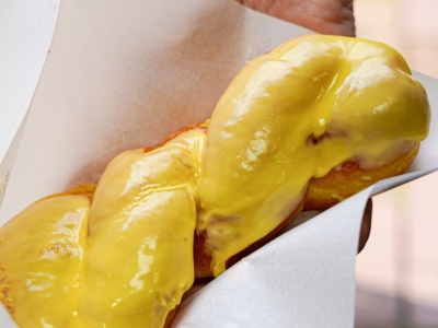 もちもち生地にレモンが香る！ タリーズ「ねじりレモンドーナツ」は夏にぴったりの味わい｜スイーツファン通信