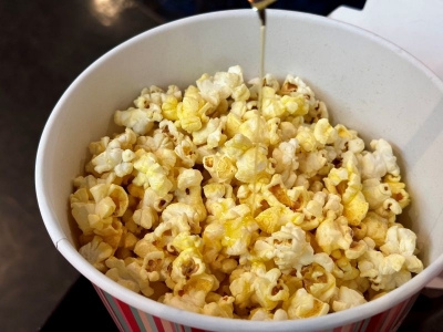映画のおともに最適！ TOHOシネマズの「北海道濃厚バターしょうゆ味」ポップコーンを食べてみた