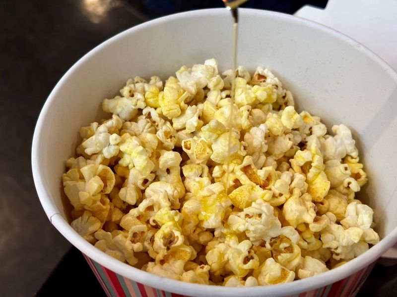 映画のおともに最適! TOHOシネマズの「北海道濃厚バターしょうゆ味」ポップコーンを食べてみた 映画のおともに最適! TOHOシネマズの「北海道濃厚バターしょうゆ味」ポップコーンを食べてみた|おかし好きライター