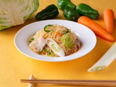 フライパンひとつで野菜をもっとおいしく！焼ビーフン（アンケートに答えると抽選で「ケンミン焼ビーフン」が当たるチャンス）｜グルメニュース 