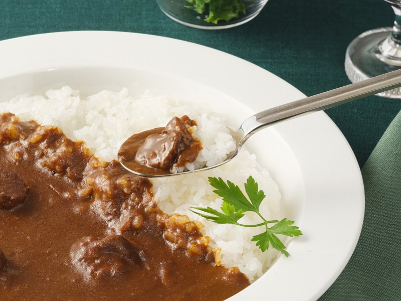 100時間以上かけて仕上げた国産牛肉のうま味豊かなビーフカレー(アンケートに答えると抽選で「国産牛肉の100時間かけたビーフカレー」が当たるチャンス) 100時間以上かけて仕上げた国産牛肉のうま味豊かなビーフカレー(アンケートに答えると抽選で「国産牛肉の100時間かけたビーフカレー」が当たるチャンス)|グルメニュース