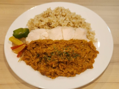 ダイエット中の方にもおすすめ！高タンパク低カロリーでヘルシーな「チキンのスパイスカレー」美味しく食べながら理想の体づくりが健康的に目指せるカフェ（大阪市 北区　Cherish Life／チェリッシュライフ）｜Cherish Life（チェリッシュライフ）