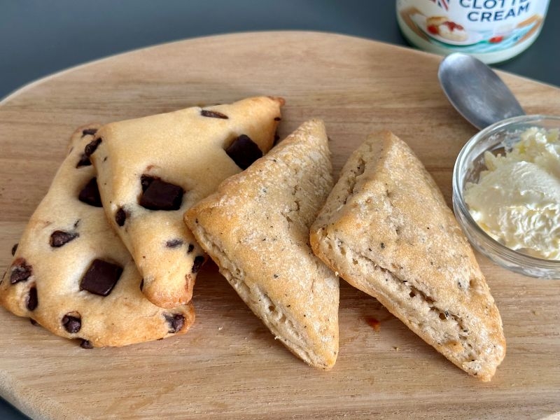 おやつにもブランチにも◎ ローソンの「紅茶のスコーン」&「チョコチップスコーン」が想像以上のクオリティ! おやつにもブランチにも◎ ローソンの「紅茶のスコーン」&「チョコチップスコーン」が想像以上のクオリティ!|コンビニトピック