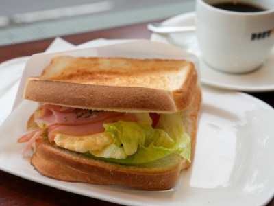 ドトールコーヒーショップの定番モーニング「ハムタマゴサラダ」で朝からハッピーな気分に！｜グルメニュース 