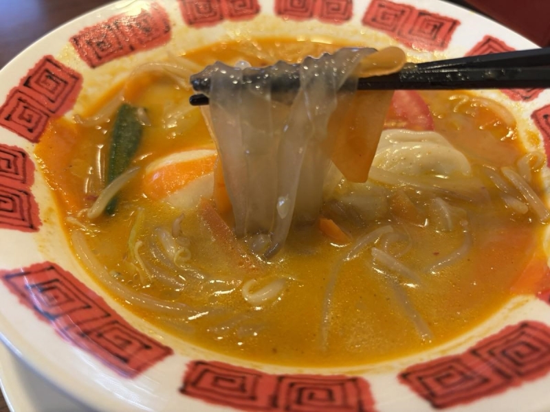 具だくさん！ バーミヤン「小籠包入り！ 紅白団子の麻辣湯」は魚卵のプチプチ食感と野菜の彩りが織りなす一杯｜グルメニュース 