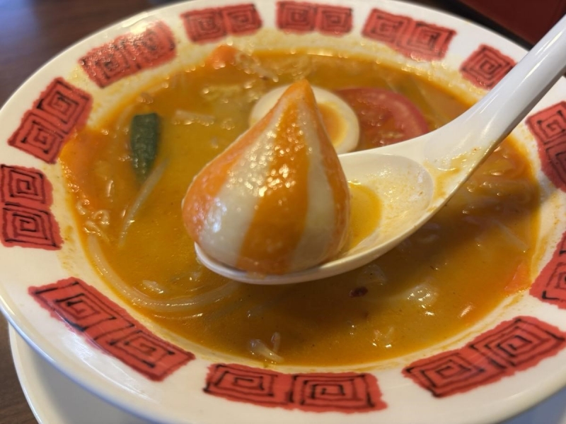 グルメニュース 具だくさん! バーミヤン「小籠包入り! 紅白団子の麻辣湯」は魚卵のプチプチ食感と野菜の彩りが織りなす一杯|グルメニュース -003