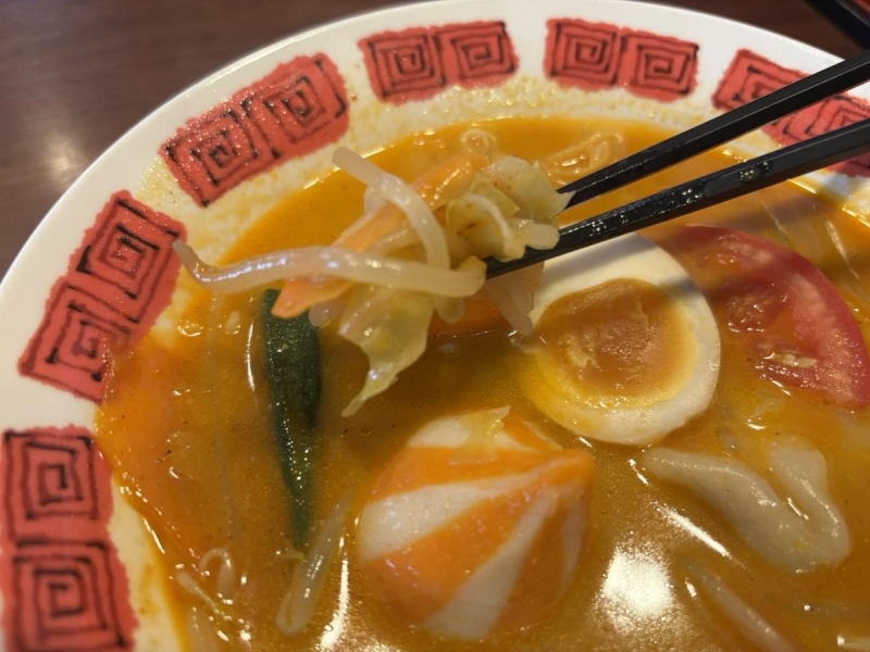 グルメニュース 具だくさん! バーミヤン「小籠包入り! 紅白団子の麻辣湯」は魚卵のプチプチ食感と野菜の彩りが織りなす一杯|グルメニュース -004