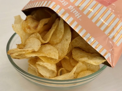 濃厚な旨みとザクザク食感が魅力！ 「マウイチップス ガーリックシュリンプ味」