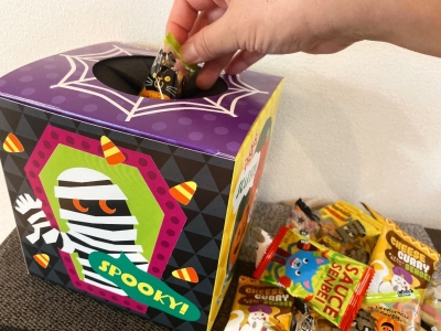 次は何が出てくる？ カルディのハロウィンお菓子ガチャ「なにがでるかなBOX」が楽しすぎた｜おかし好きライター