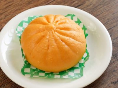 ふっくらモチモチ！ ローソン「ピザまん」は4種チーズとトマトの絶妙ハーモニー｜コンビニトピック