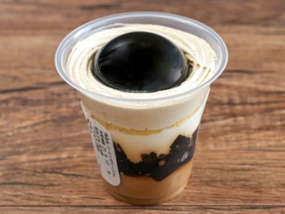 ぷるんとクリーミー！ ファミマ「コーヒーゼリーパフェ」は6層の贅沢スイーツ｜コンビニトピック