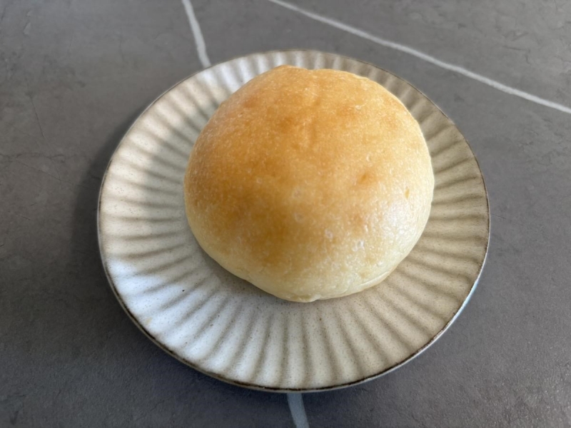 コンビニトピック 冷やして食べる新しい味わい! ローソン「ふわもち冷やしクリームパン」2種を食べ比べてみた|コンビニトピック-003