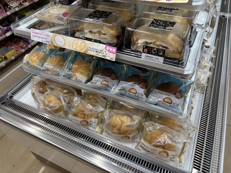 コンビニトピック 冷やして食べる新しい味わい! ローソン「ふわもち冷やしクリームパン」2種を食べ比べてみた|コンビニトピック-008