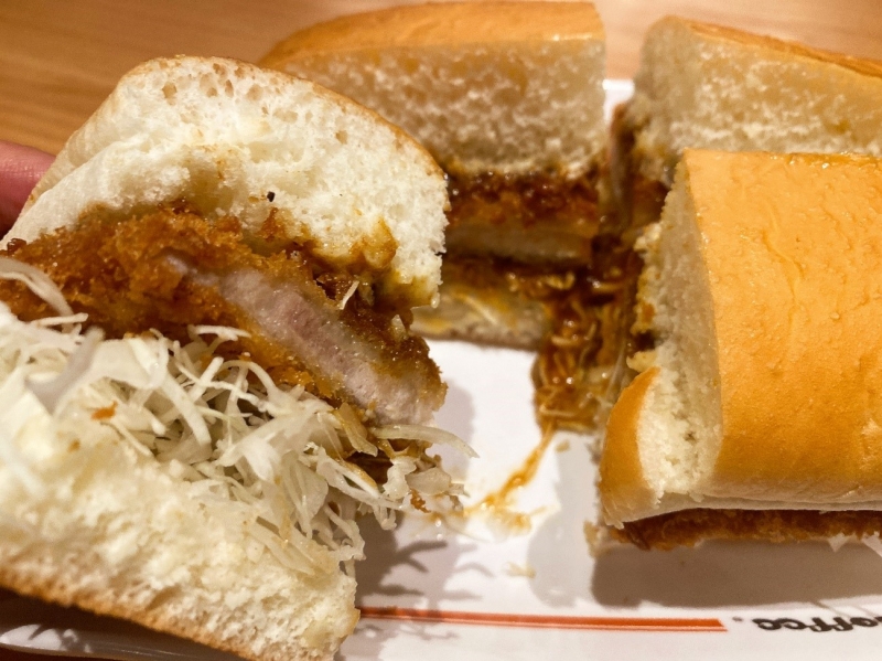 ずっしりスパイシーな衝撃！ コメダの「カツカリーパン」はやっぱりボリューム満点だった｜グルメニュース 