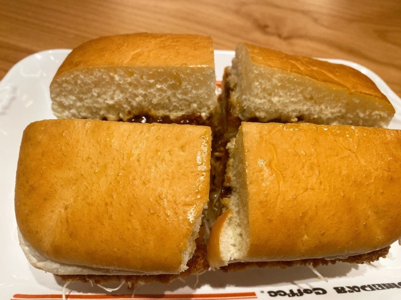 グルメニュース ずっしりスパイシーな衝撃! コメダの「カツカリーパン」はやっぱりボリューム満点だった|グルメニュース -002