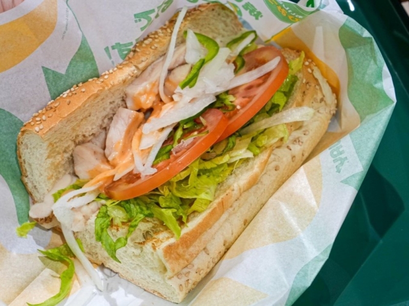 チキンのうま味たっぷり＆ボリューム満点！ サブウェイの「サラダチキン」を食べてみた｜グルメニュース 