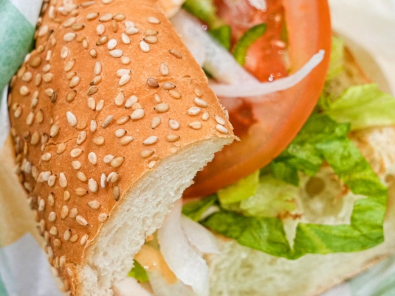 グルメニュース チキンのうま味たっぷり&ボリューム満点! サブウェイの「サラダチキン」を食べてみた|グルメニュース -002