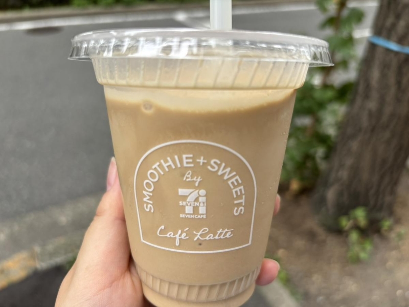 コンビニトピック シャリッとひんやり! セブン「カフェラテスムージー」マシンで作る新感覚スムージー|コンビニトピック-005