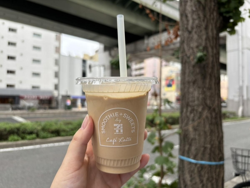 コンビニトピック シャリッとひんやり! セブン「カフェラテスムージー」マシンで作る新感覚スムージー|コンビニトピック-006