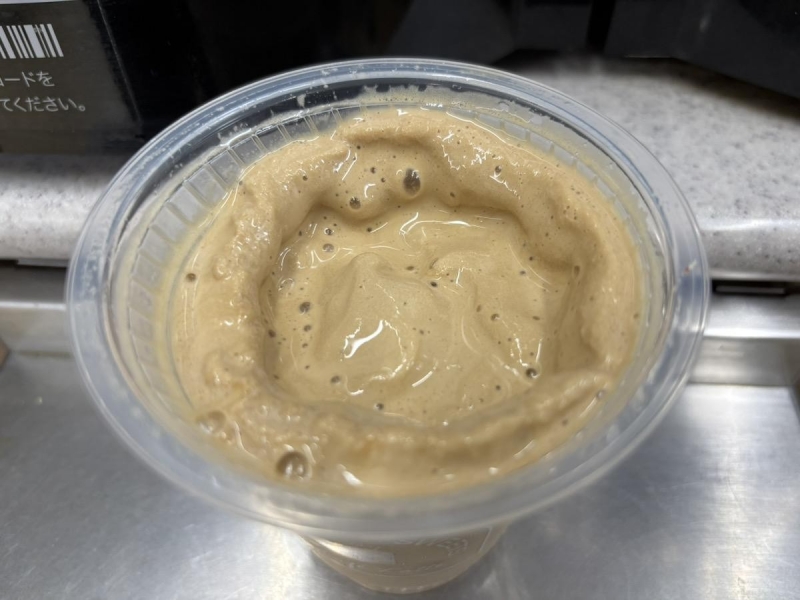 コンビニトピック シャリッとひんやり! セブン「カフェラテスムージー」マシンで作る新感覚スムージー|コンビニトピック-004