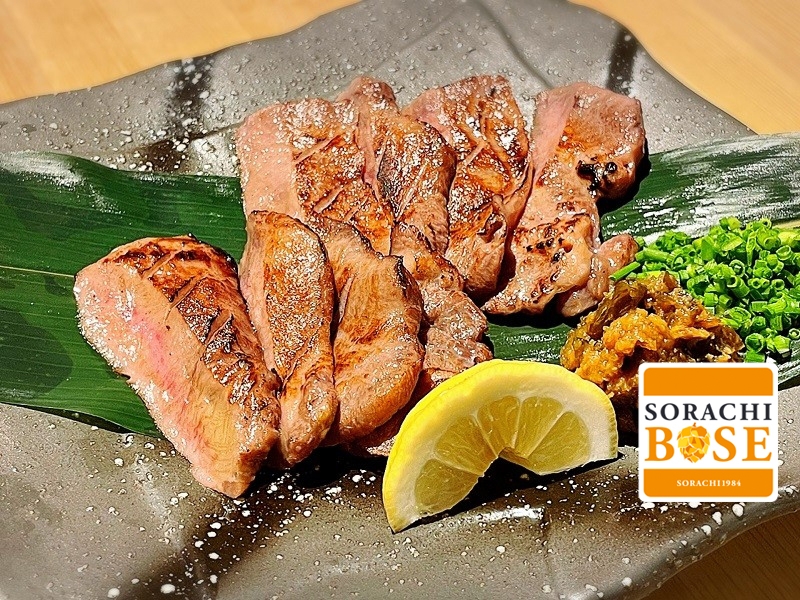 【札幌市 白石区　焼鳥と牛たん えにし】食べ応えのある「厚切り特上たん元炭焼き」と備長炭で焼く焼鳥が自慢のお店｜サッポロ　SORACHI 1984