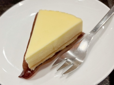 口どけなめらか！ 上島珈琲店「湯蒸しチーズケーキ」はコーヒーに合う濃厚な味わい
