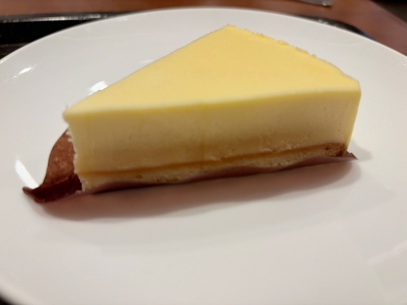 レポハピ スイーツファン通信 口どけなめらか! 上島珈琲店「湯蒸しチーズケーキ」はコーヒーに合う濃厚な味わい|レポハピ スイーツファン通信-002