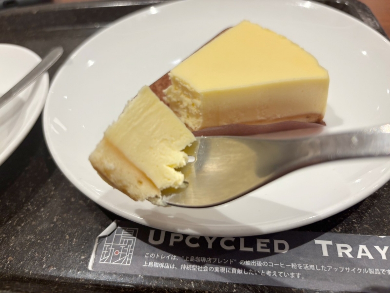 レポハピ スイーツファン通信 口どけなめらか! 上島珈琲店「湯蒸しチーズケーキ」はコーヒーに合う濃厚な味わい|レポハピ スイーツファン通信-003