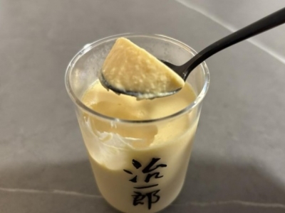 治一郎の隠れた名品「プリン」を実食！ 卵黄だけの濃厚リッチな味わい×ほろ苦カラメルが絶妙｜レポハピ スイーツファン通信