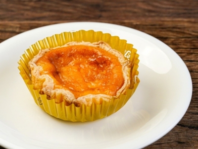 サクサクパイ×とろけるカスタード！ ローソンUchi Café「とろサクエッグタルト」を食べてみた｜レポハピ コンビニトピック