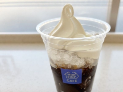 混ぜて楽しむフラッペ風！ ミニストップ「まぜてのむ 深煎りコーヒーゼリー」は深煎りの苦みとミルクの甘さがマッチ