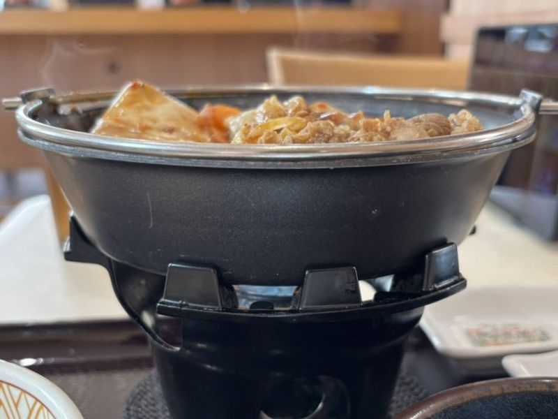 レポハピ グルメニュース まだまだ寒い日に食べたくなる!すき家「牛・旨辛豆腐鍋定食」4種の醤が織りなす旨辛スープを味わってみました|レポハピ グルメニュース -008