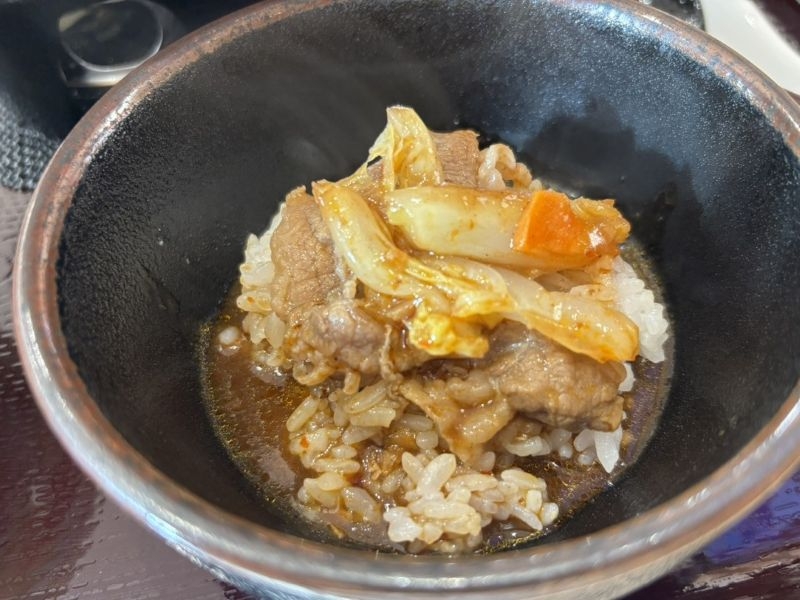 レポハピ グルメニュース まだまだ寒い日に食べたくなる!すき家「牛・旨辛豆腐鍋定食」4種の醤が織りなす旨辛スープを味わってみました|レポハピ グルメニュース -007