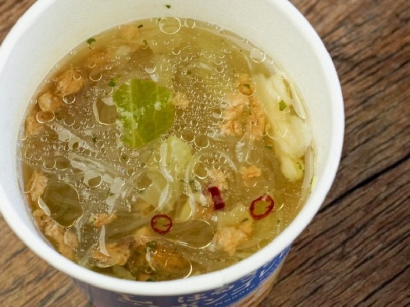 レポハピ コンビニトピック カップはるさめがイタリアン風に! ローソン「はるさめdeパスタ ボンゴレビアンコ味」を食べてみた|レポハピ コンビニトピック-005