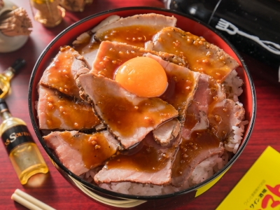 ボリュームたっぷり！ローストビーフ丼！ 972円(税込)