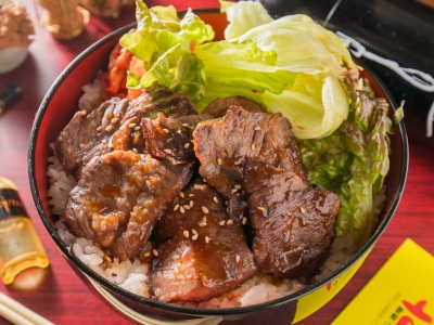 人気NO.1！ハラミ丼！ 864円(税込)