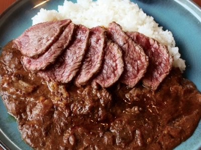 おすすめのハラミカレー☆1,000円（税込）1.5倍肉増しハラミカレー 1,250円（税込）