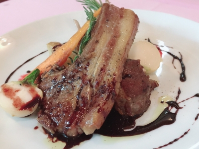 じっくりローストした仔羊のうまみ♪「ニュージーランド産仔羊肉のロースト サルサヴェルデ」1,950円（税込）