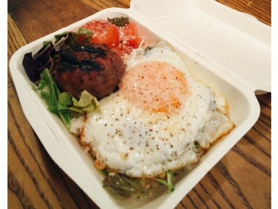 ジューシーな肉汁あふれる☆ハンバーグ「炭焼きハンバーグのロコモコ丼」　800円(税込)