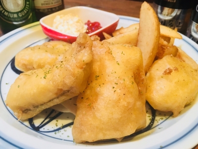 ビール入りのサクサク衣！「フィッシュ&amp;チップス」　800円（税込）