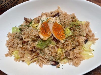 オリジナルスパイスの効いた新感覚チャーハン！「ジャークスパイスチャーハン」　750円（税込）
