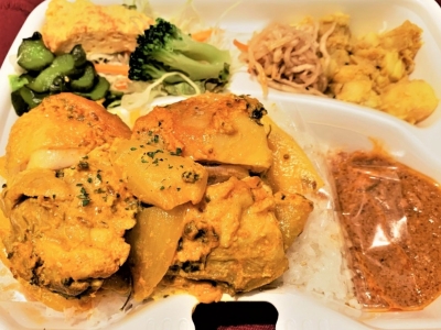 大きな鶏肉がごろごろ！カレー煮込み弁当！　600円（税込）