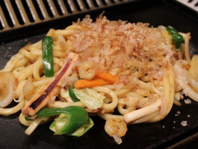 オリジナルごま醤油が香る「しょうゆうどん」860円（税込）